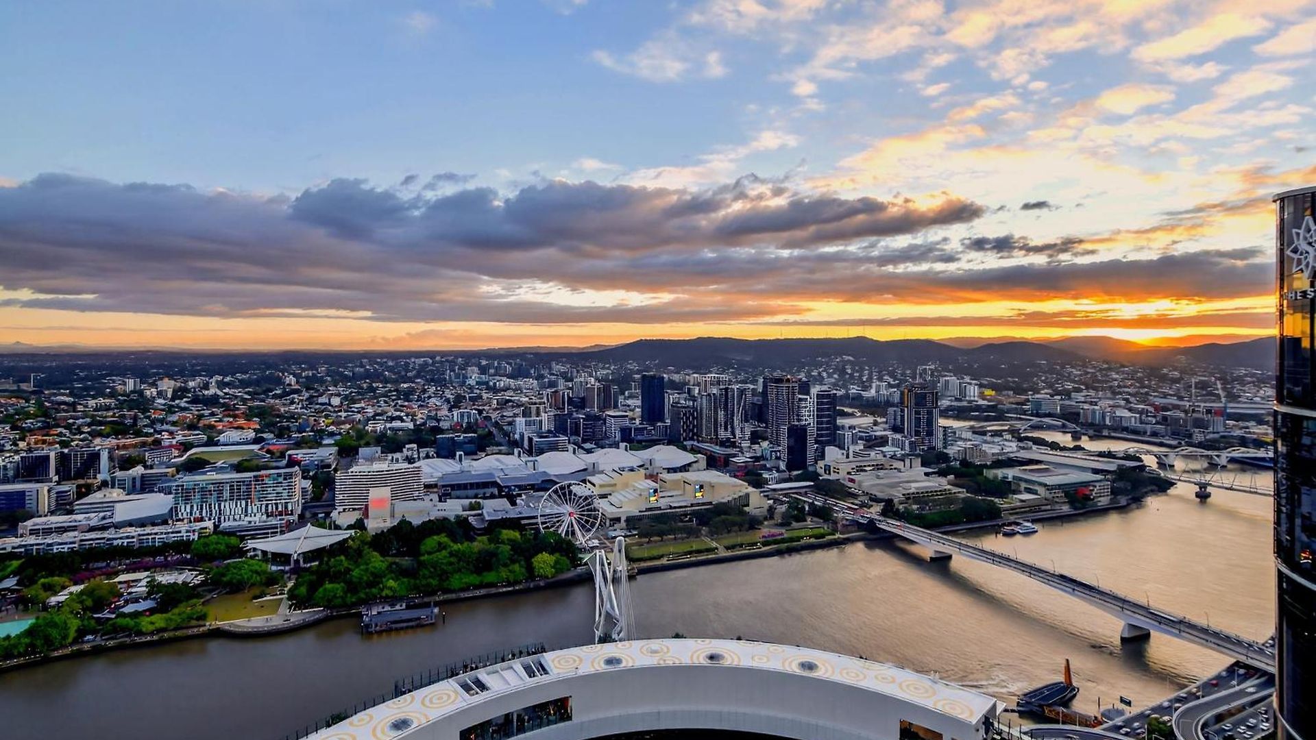 Apartment River Glow At Queens Wharf Level 43 Including Parking, Pool, And Views *