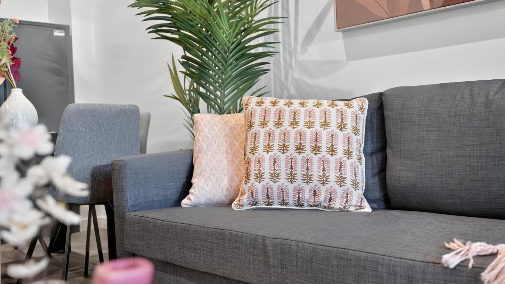 River Glow At Queens Wharf Level 43 Including Parking, Pool, And Views *