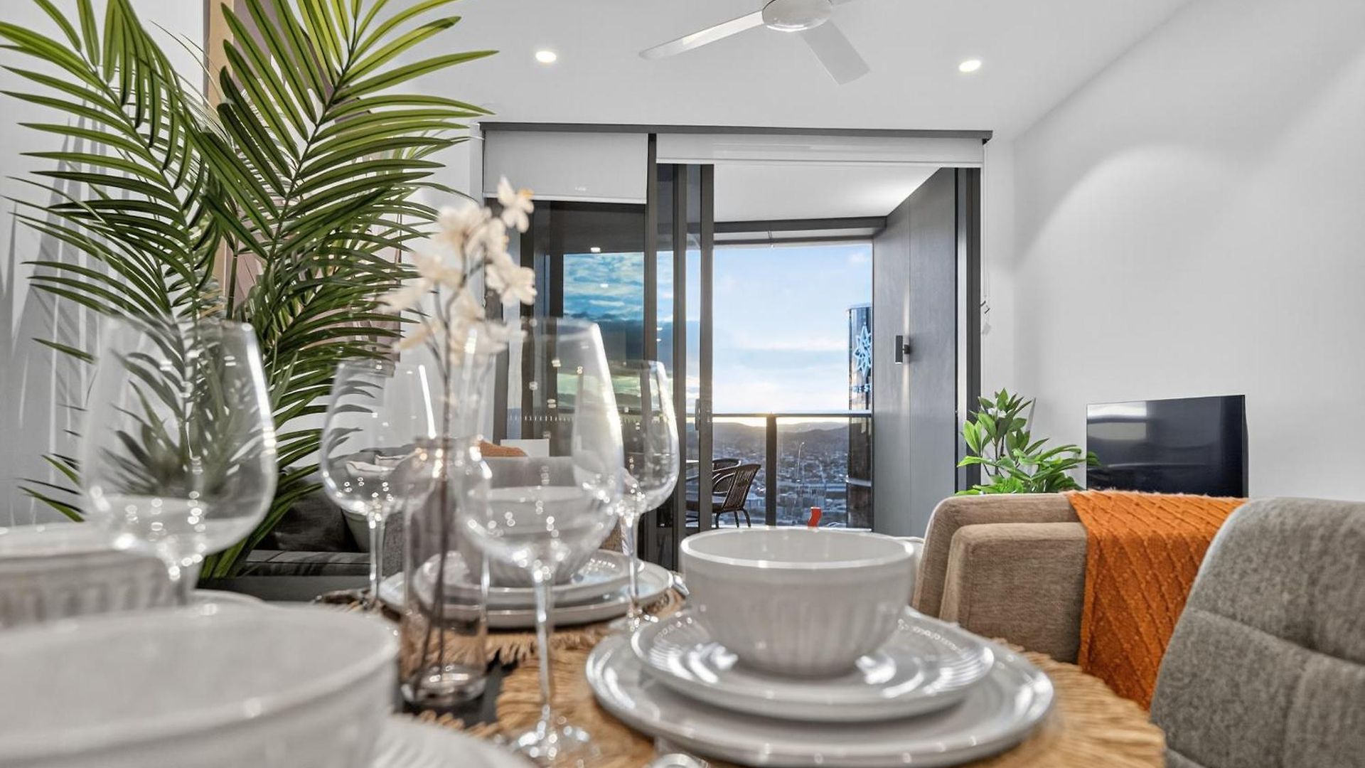 Apartment River Glow At Queens Wharf Level 43 Including Parking, Pool, And Views *