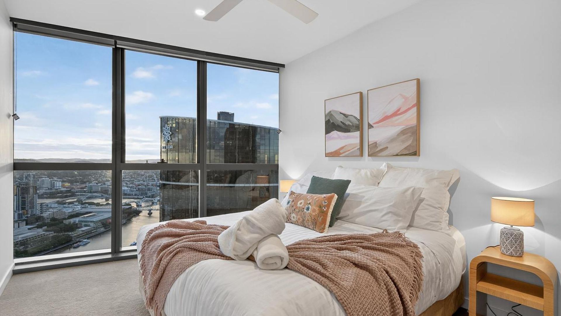 Apartment River Glow At Queens Wharf Level 43 Including Parking, Pool, And Views Brisbane