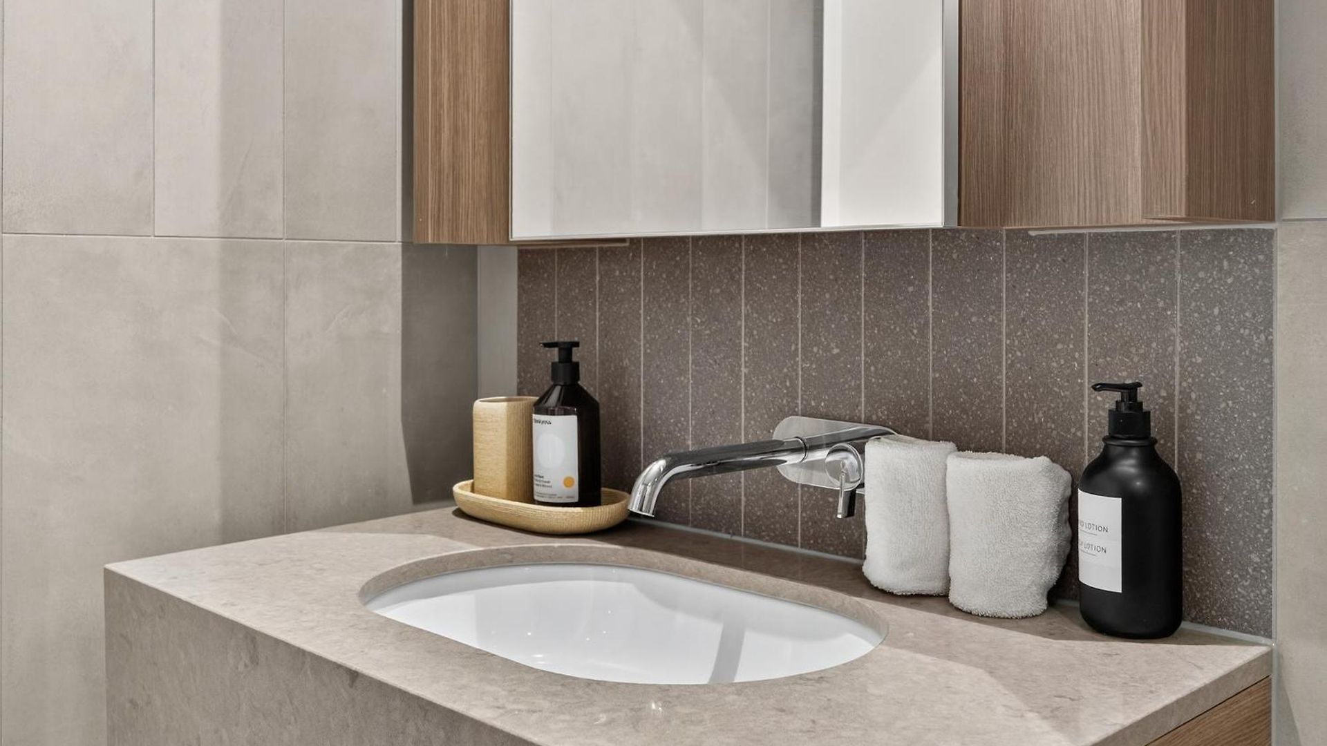 River Glow At Queens Wharf Level 43 Including Parking, Pool, And Views * Brisbane