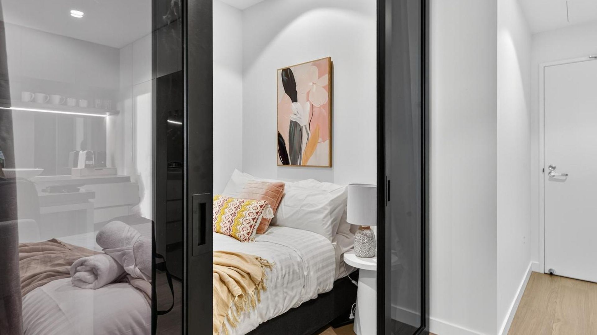 River Glow At Queens Wharf Level 43 Including Parking, Pool, And Views Apartment