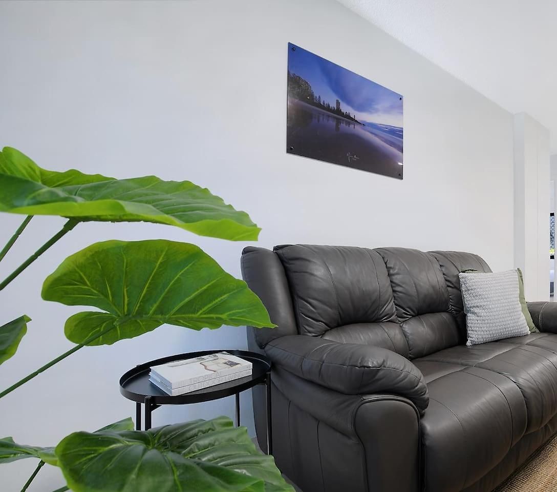 Leafy Corner - Simple Near River And Cbd Apartment