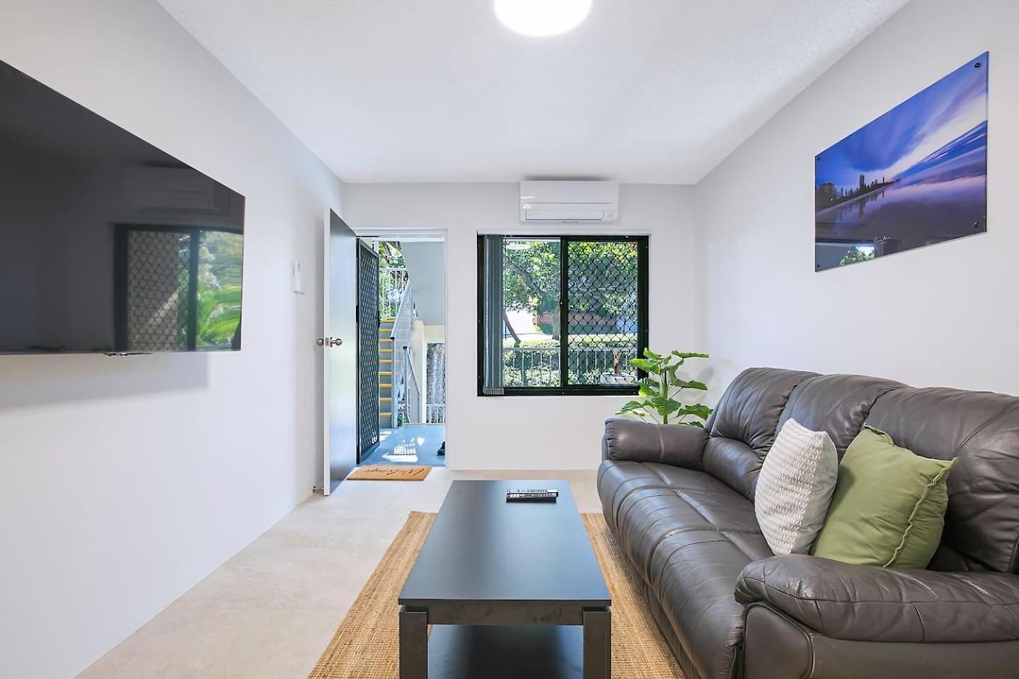 Leafy Corner - Simple Near River And Cbd *