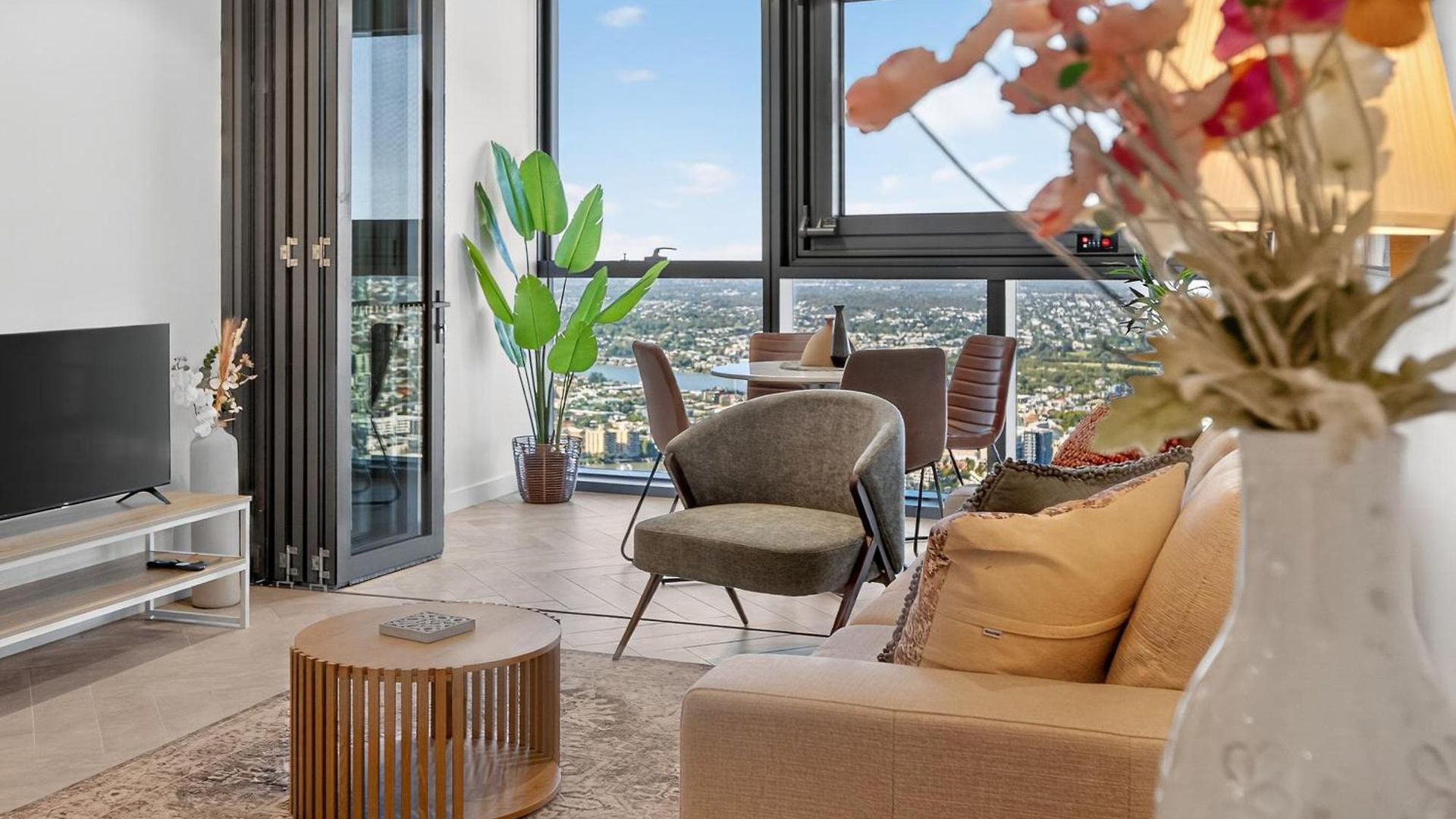 Apartment Sky High Zen At Queens Wharf Level 59