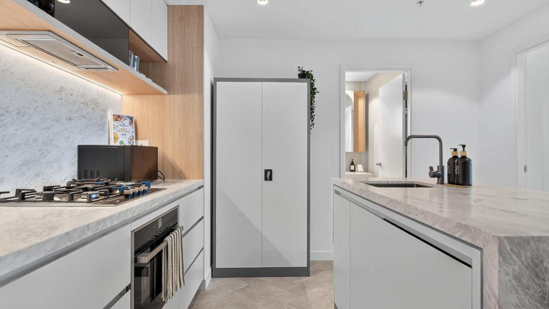 Apartment Sky High Zen At Queens Wharf Level 59