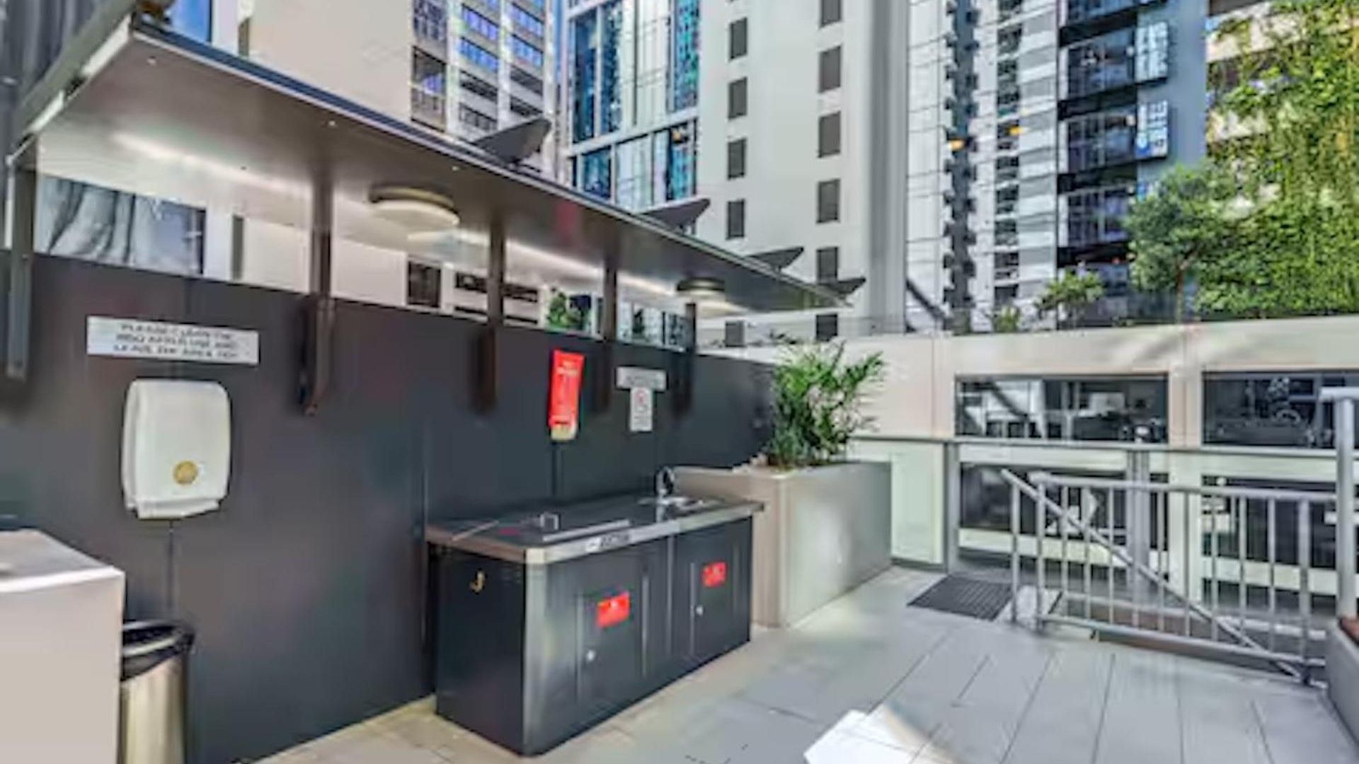 Elevate - Views, Pool, Sauna & Gym Apartment
