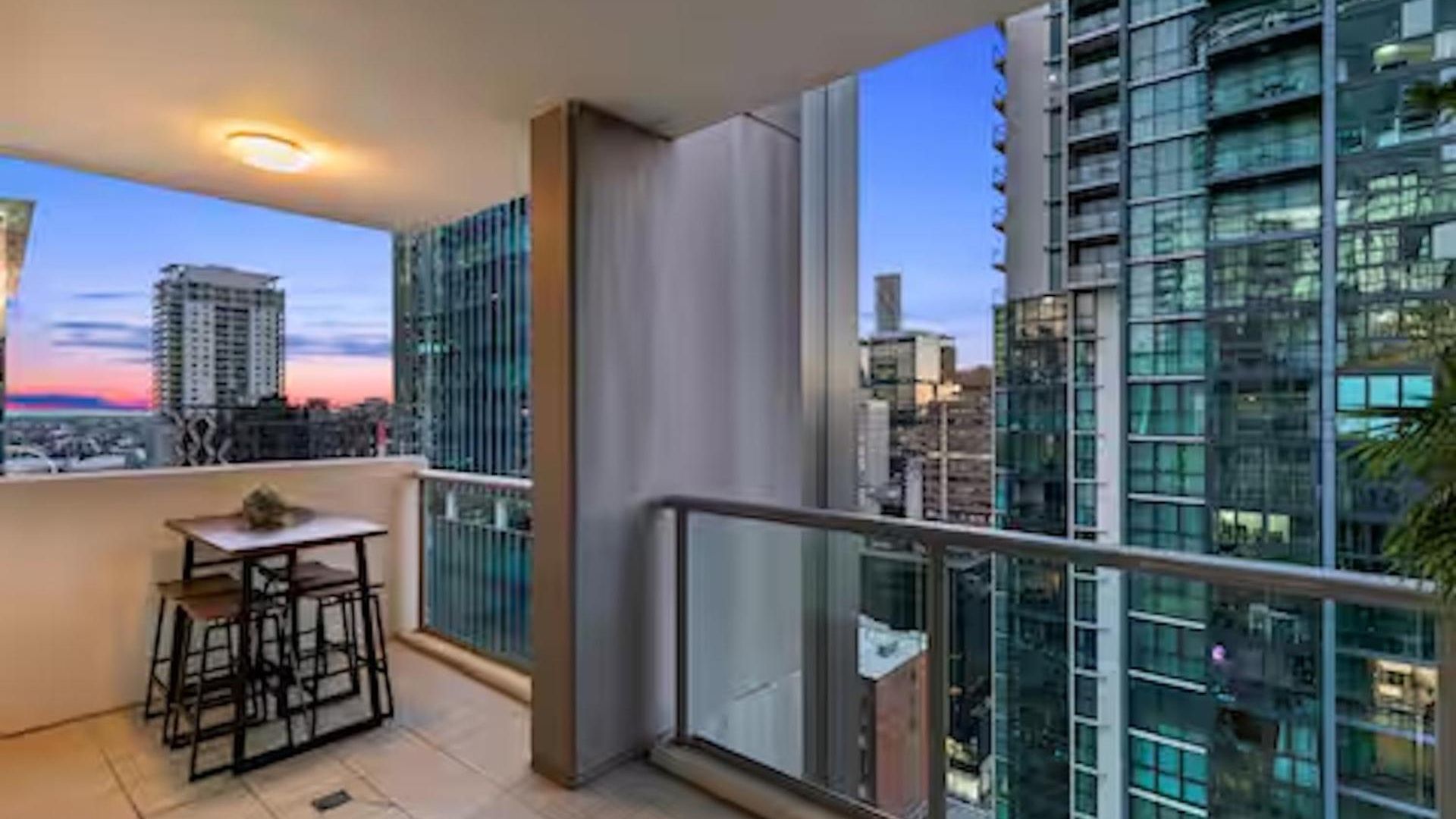 Elevate - Views, Pool, Sauna & Gym Brisbane