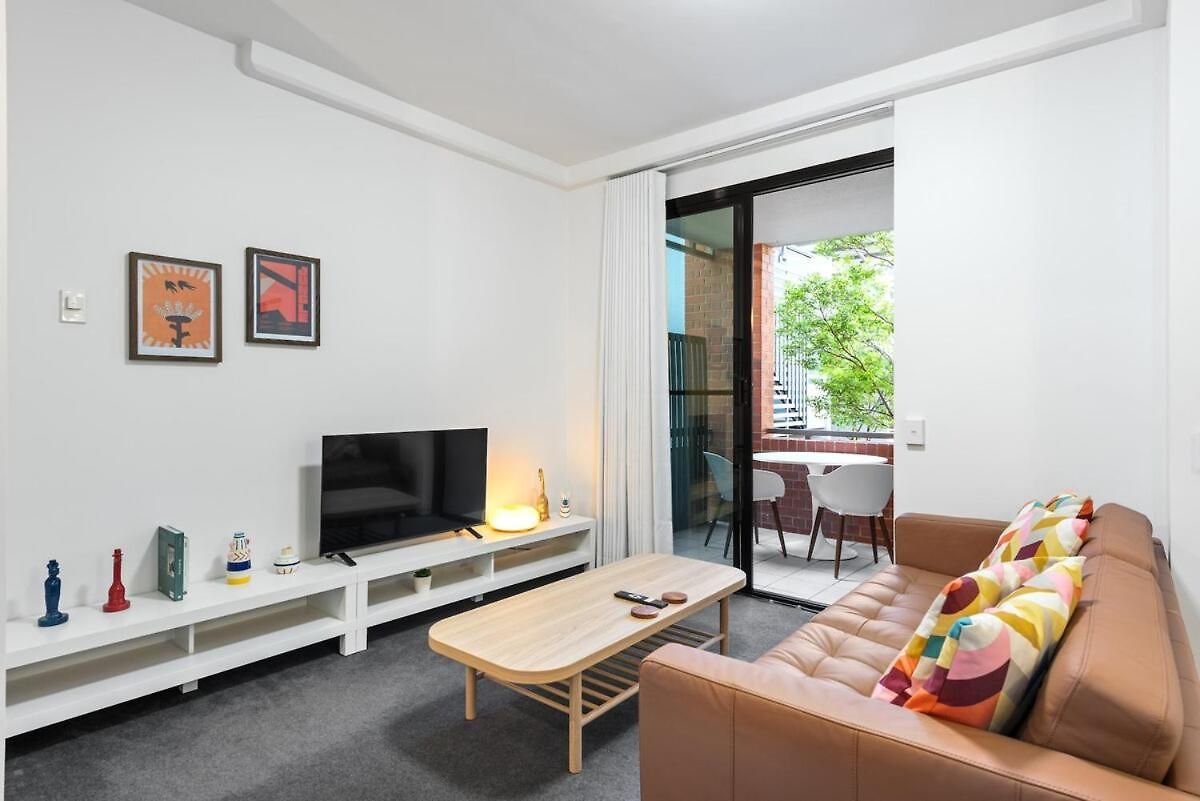 Apartment Trendy Teneriffe - 1bed -1bath - 1car - Balconies *
