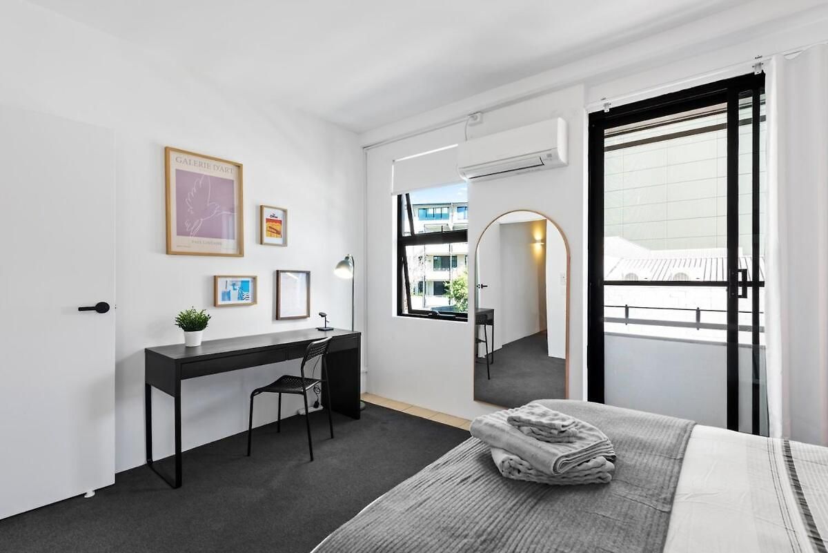 Trendy Teneriffe - 1bed -1bath - 1car - Balconies Apartment *