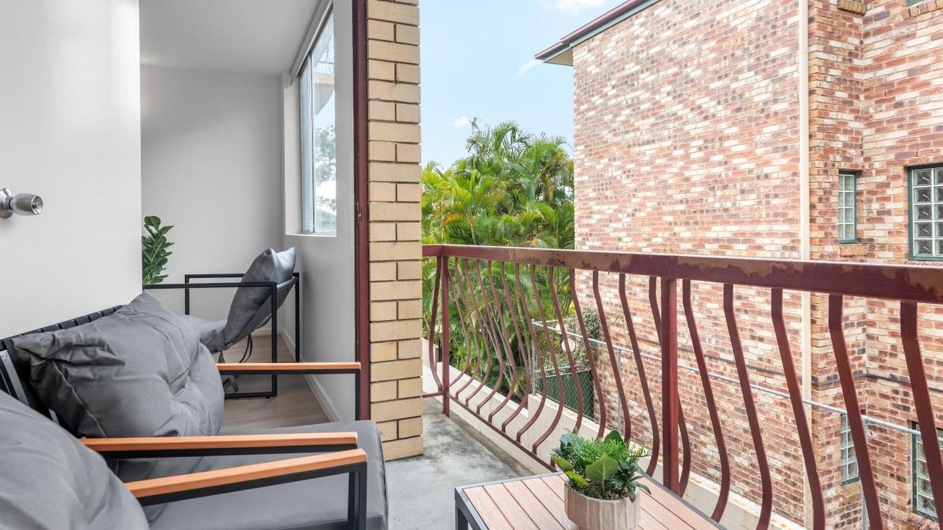 Spacious 1br Near Hospital, Qut And Cbd With Parking!