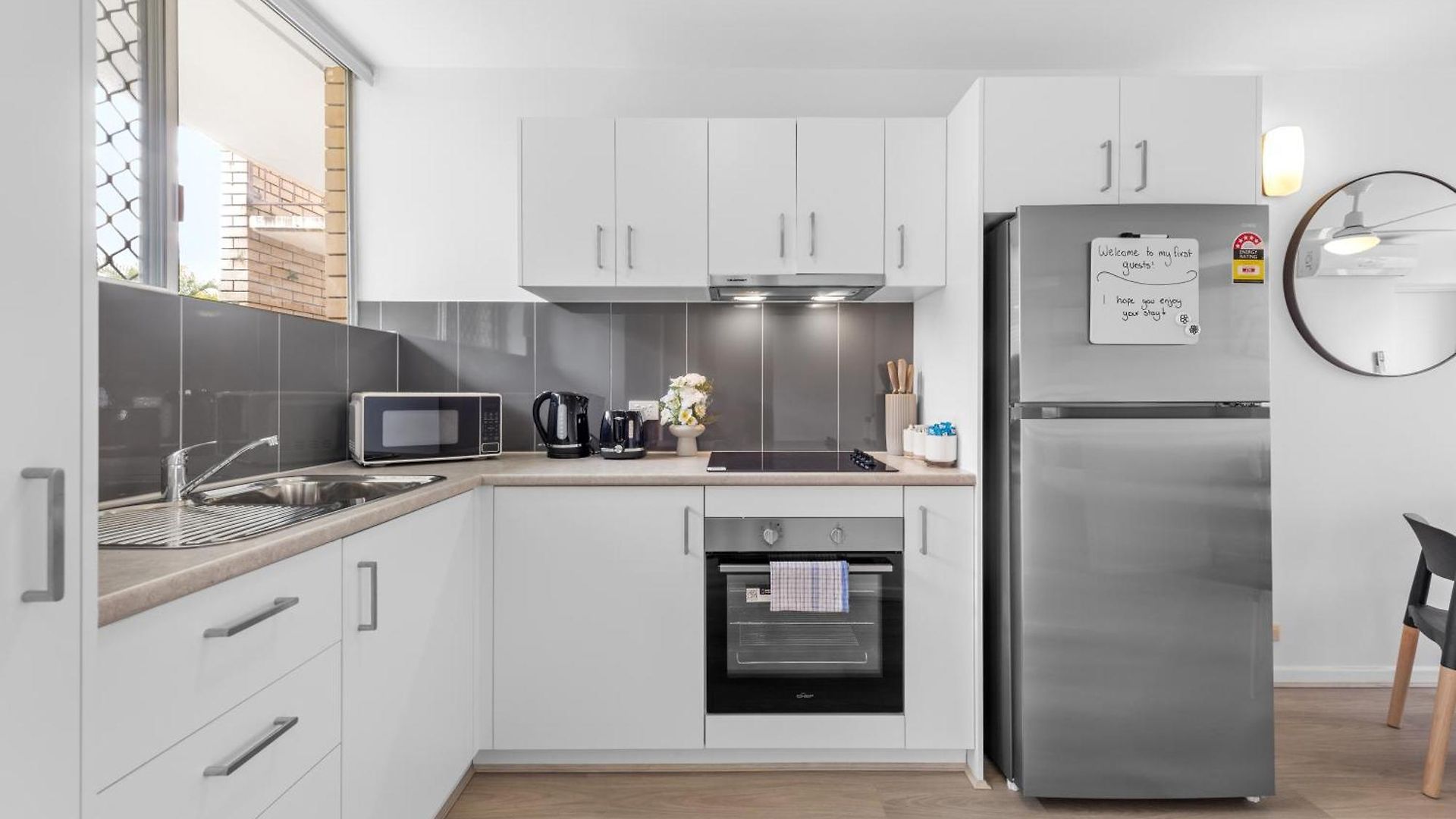 Spacious 1br Near Hospital, Qut And Cbd With Parking! Apartment