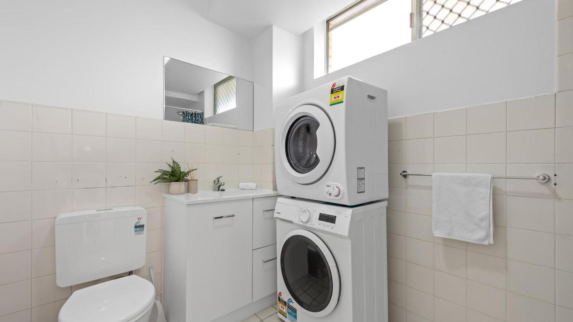 Spacious 1br Near Hospital, Qut And Cbd With Parking! * Brisbane