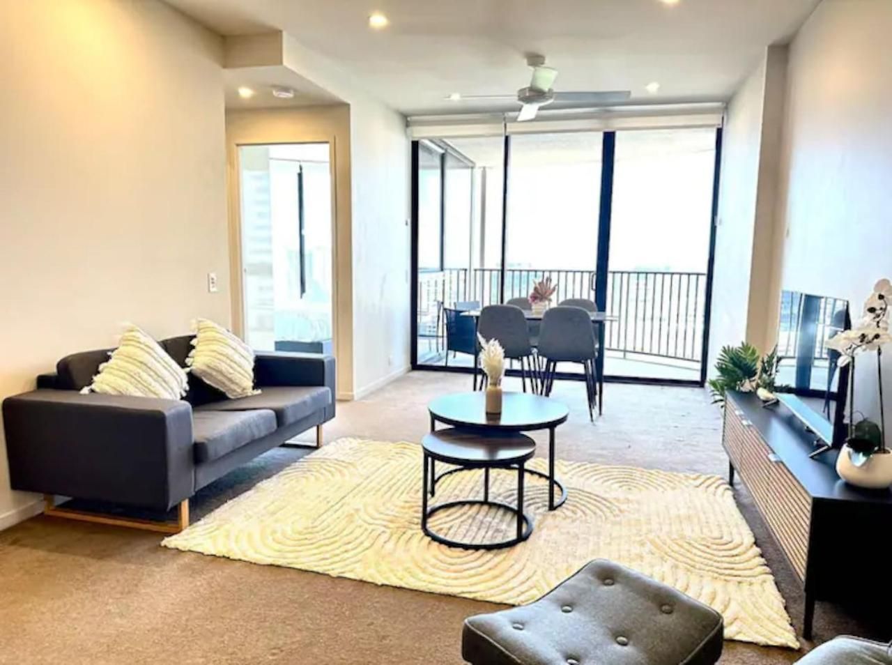 Apartment Elevated Cbd Living 2br With Skyline Views Brisbane