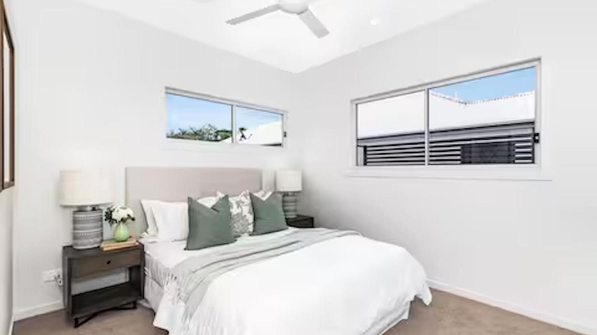 Park Ave Retreat - 3 Carparks, Wifi, Bbq, King Bed