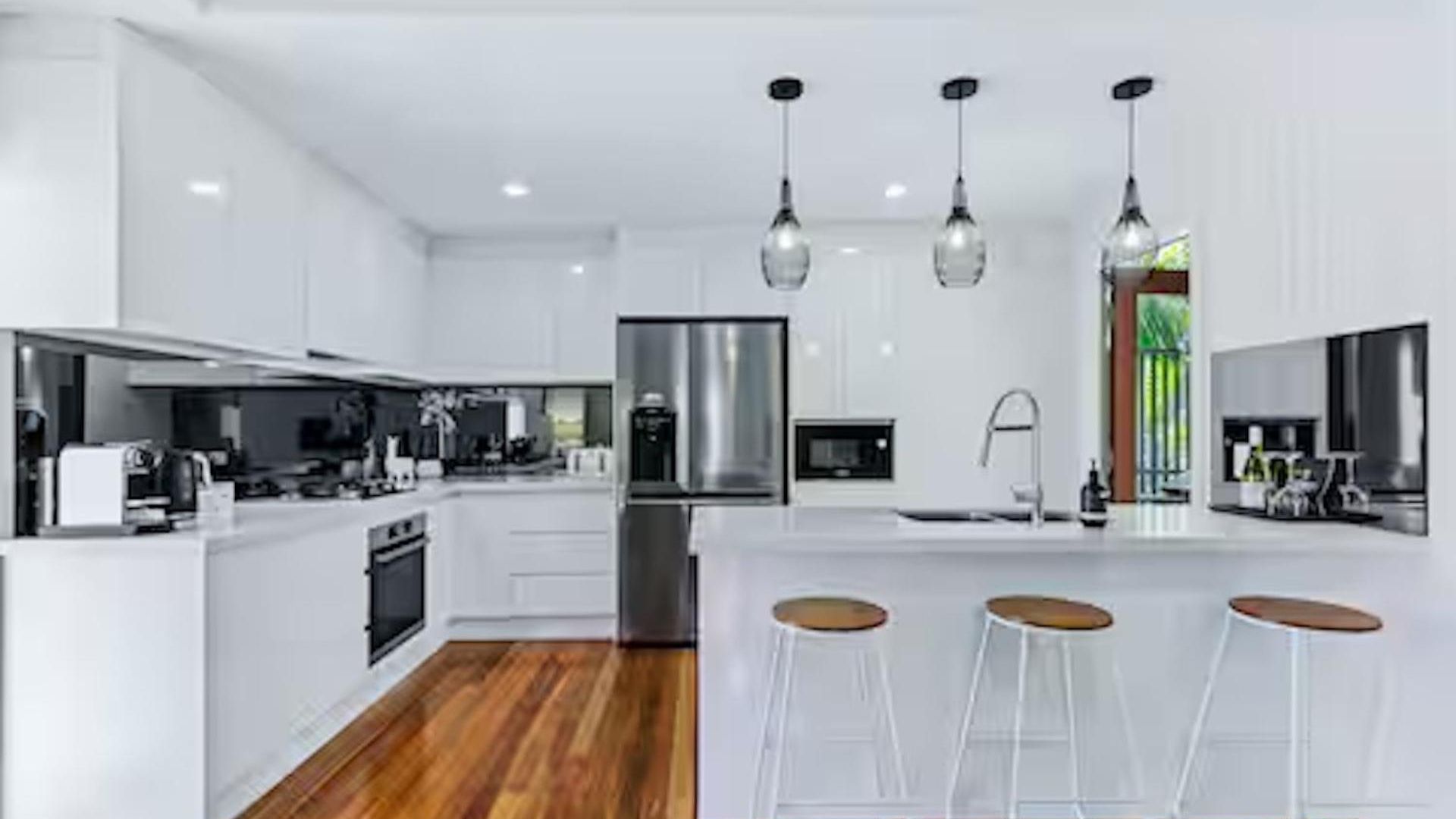 Park Ave Retreat - 3 Carparks, Wifi, Bbq, King Bed Apartment *