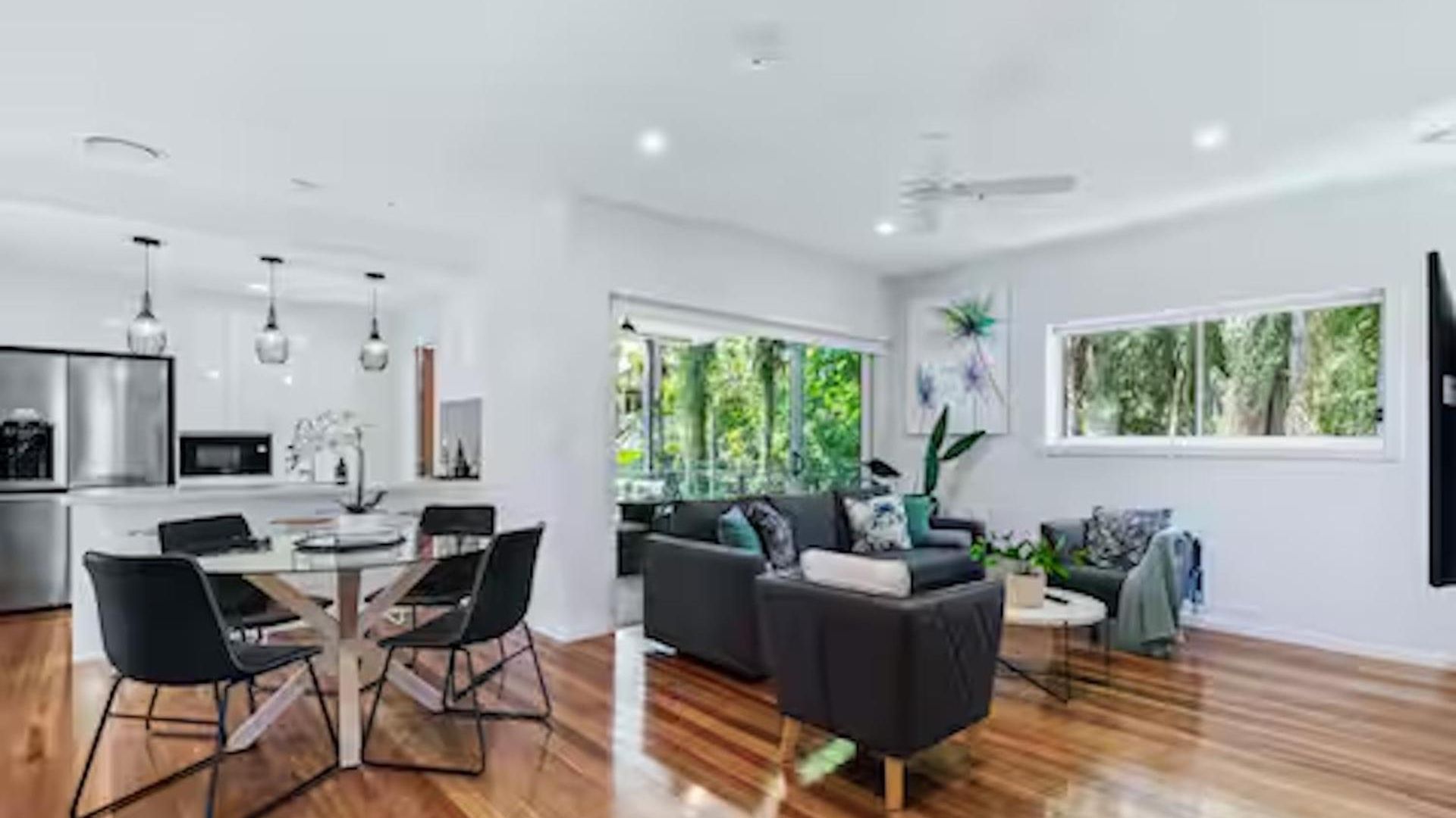 Park Ave Retreat - 3 Carparks, Wifi, Bbq, King Bed Apartment *