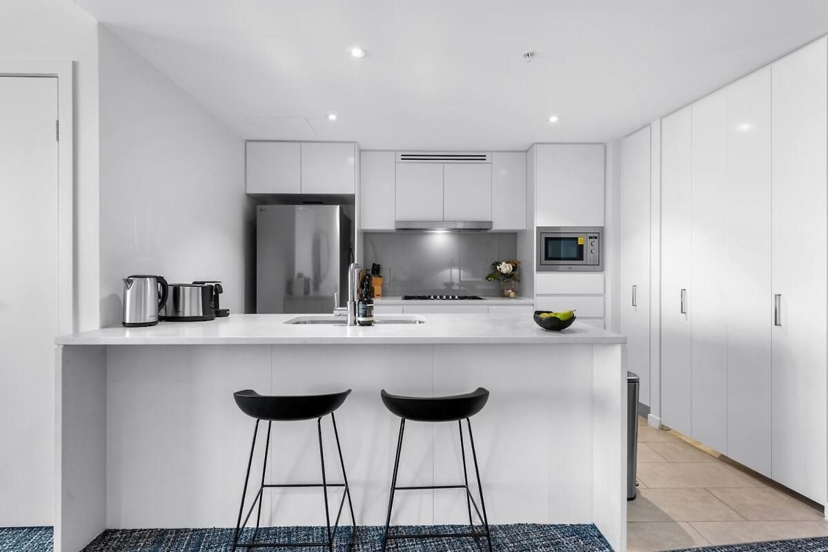 Apartment Skyrise Style - 1bed-1bath-1car-views - Cbd *