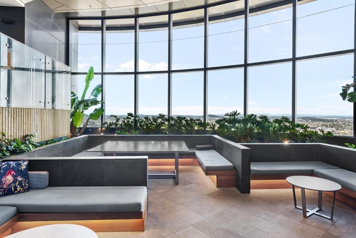 Skyrise Style - 1bed-1bath-1car-views - Cbd Apartment