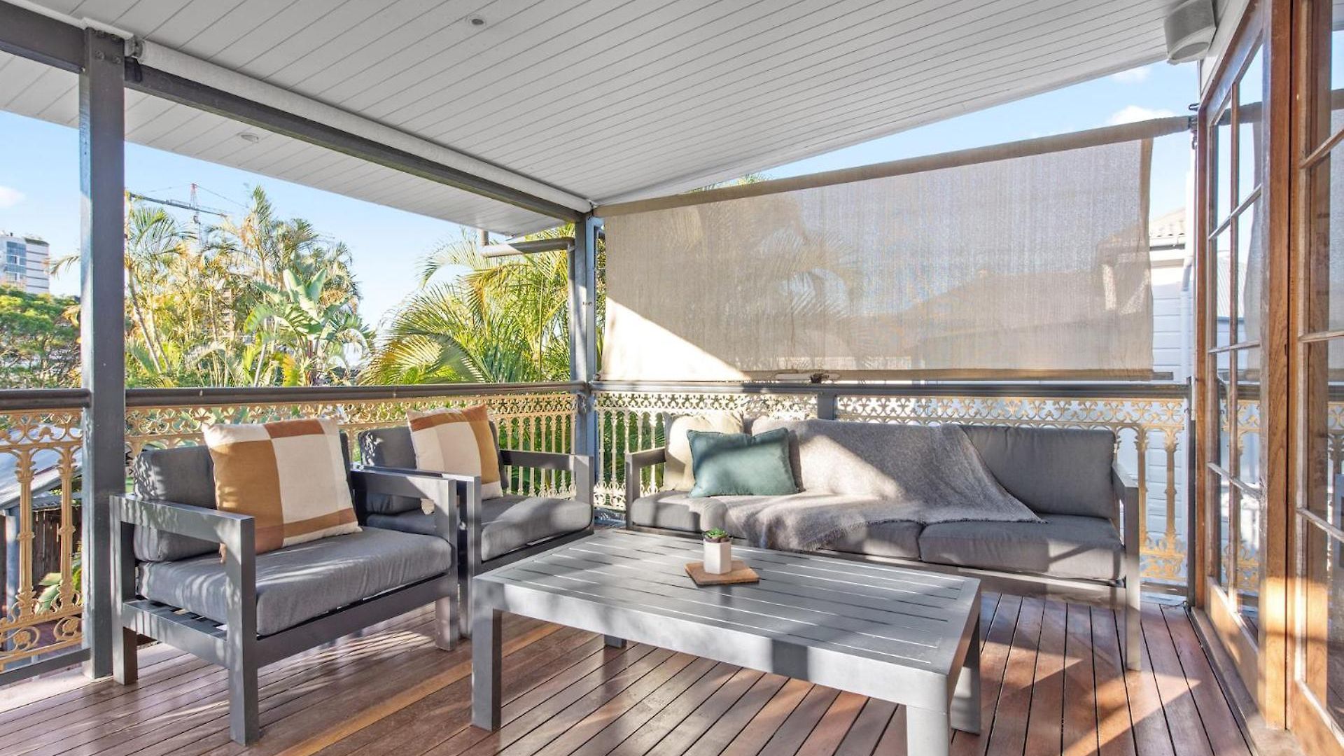 Comfy Character Qld'r ~ 3bed Self-contained-upstairs House W/parking ~ Woolloongabba Brisbane