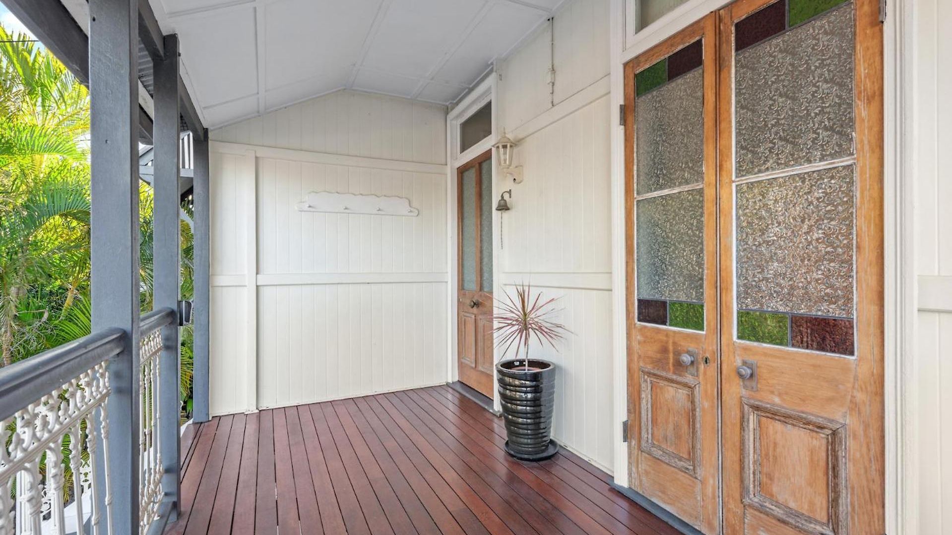 Holiday home Comfy Character Qld'r ~ 3bed Self-contained-upstairs House W/parking ~ Woolloongabba *