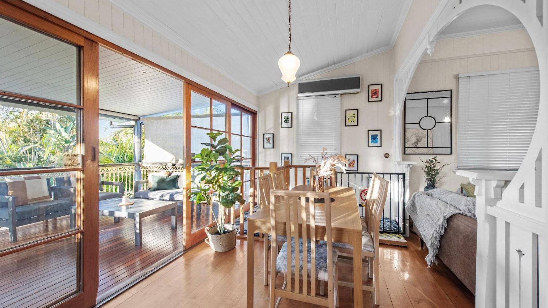 Comfy Character Qld'r ~ 3bed Self-contained-upstairs House W/parking ~ Woolloongabba Holiday home *