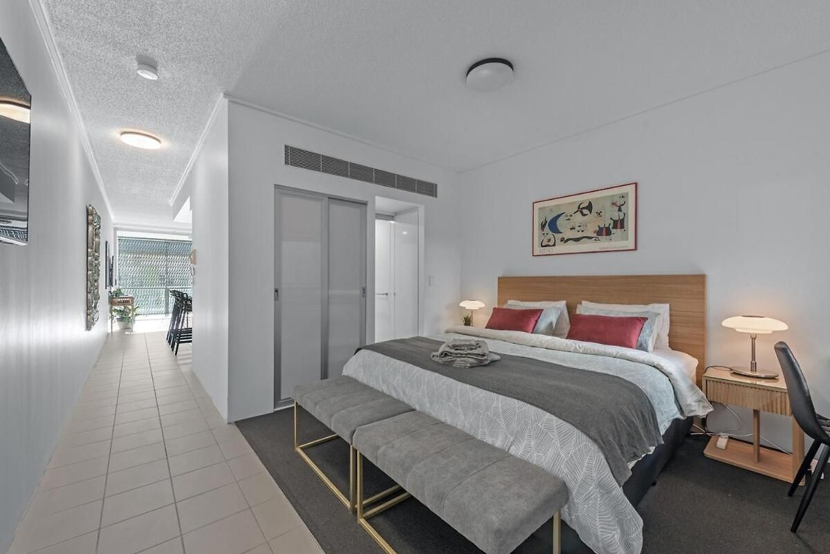 Artful Abode 1bed-1bath-1car - 5 Mins To Cbd Apartment Brisbane