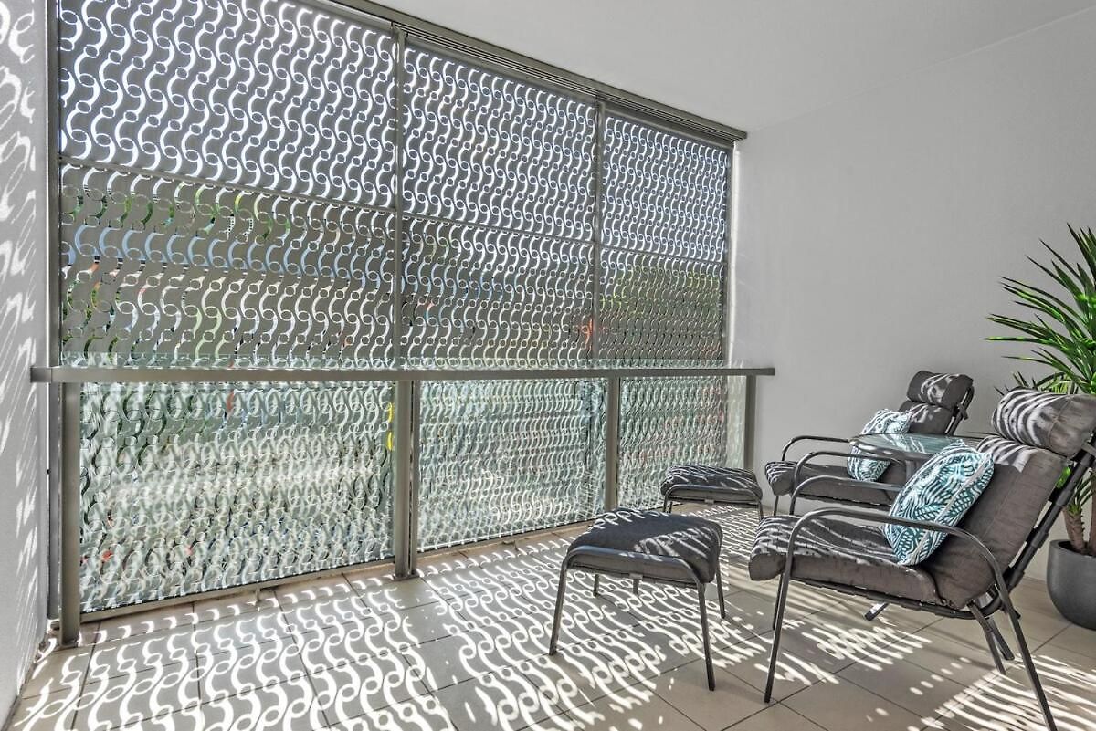 Artful Abode 1bed-1bath-1car - 5 Mins To Cbd Apartment Brisbane