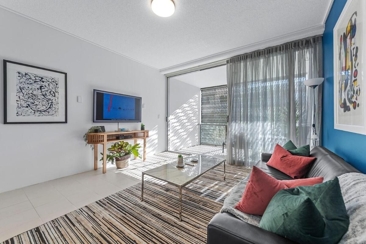 Artful Abode 1bed-1bath-1car - 5 Mins To Cbd Apartment *