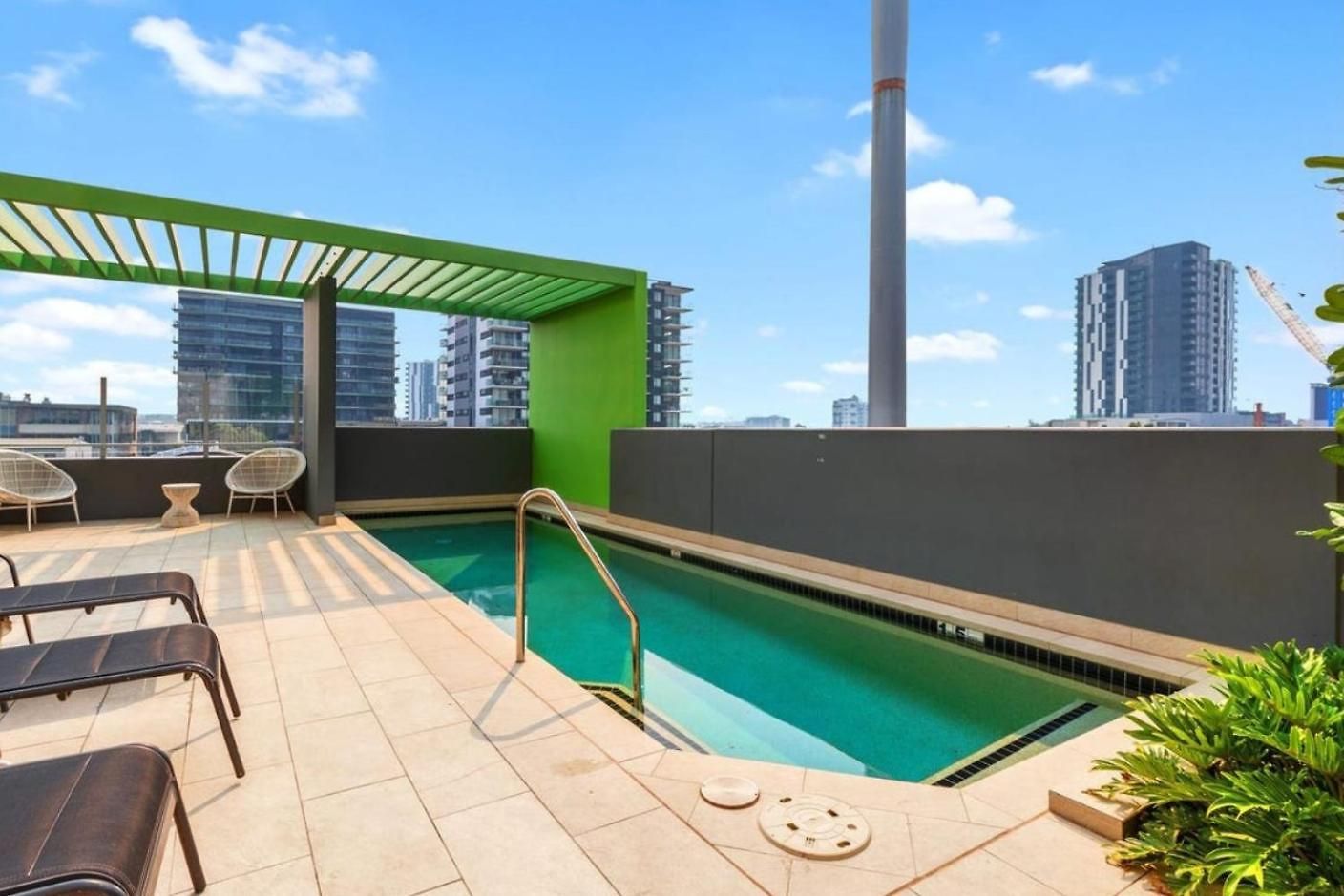 Urban Luxe Retreat, Stylish 1br In South