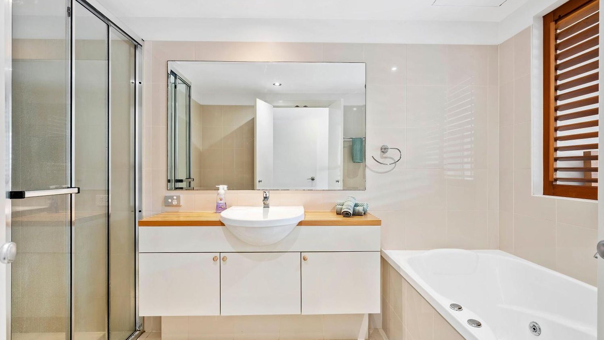 Stylish Escape Free Parking For 2 Walk To Cbd Brisbane