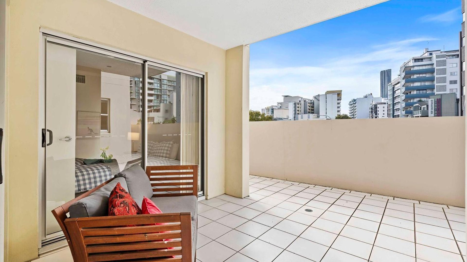 Stylish Escape Free Parking For 2 Walk To Cbd Apartment