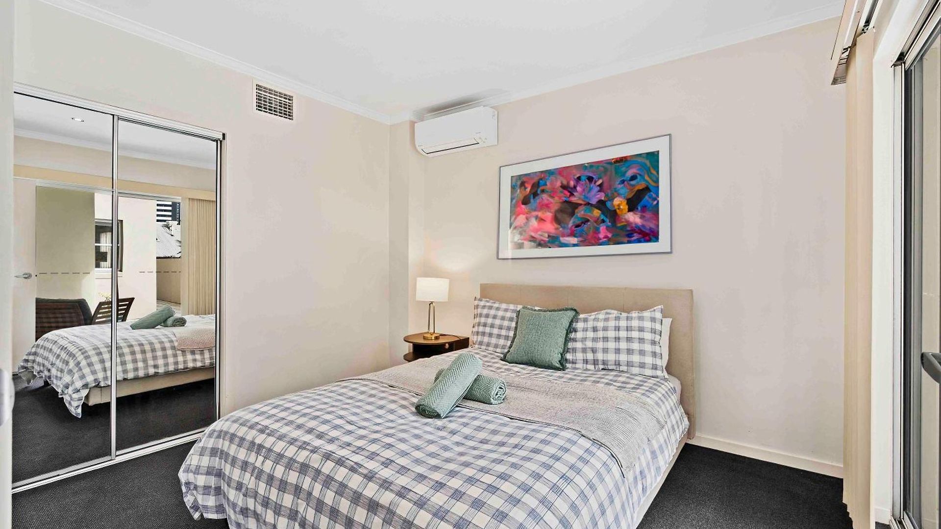 Stylish Escape Free Parking For 2 Walk To Cbd Apartment