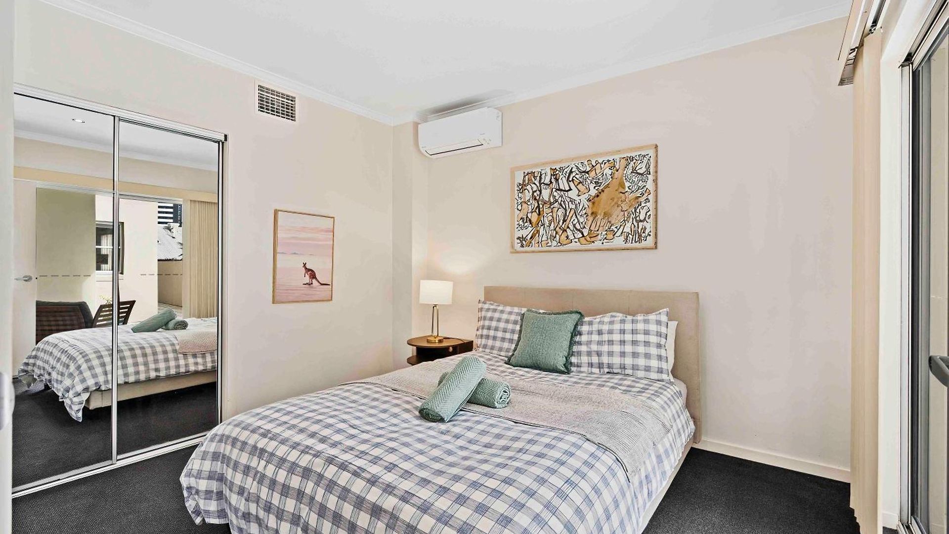 Stylish Escape Free Parking For 2 Walk To Cbd Apartment Brisbane
