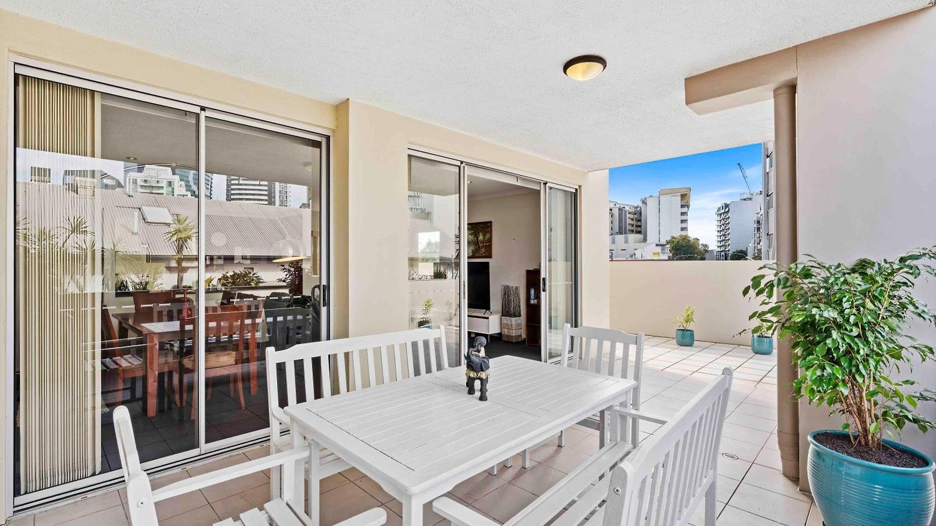 Stylish Escape Free Parking For 2 Walk To Cbd Brisbane