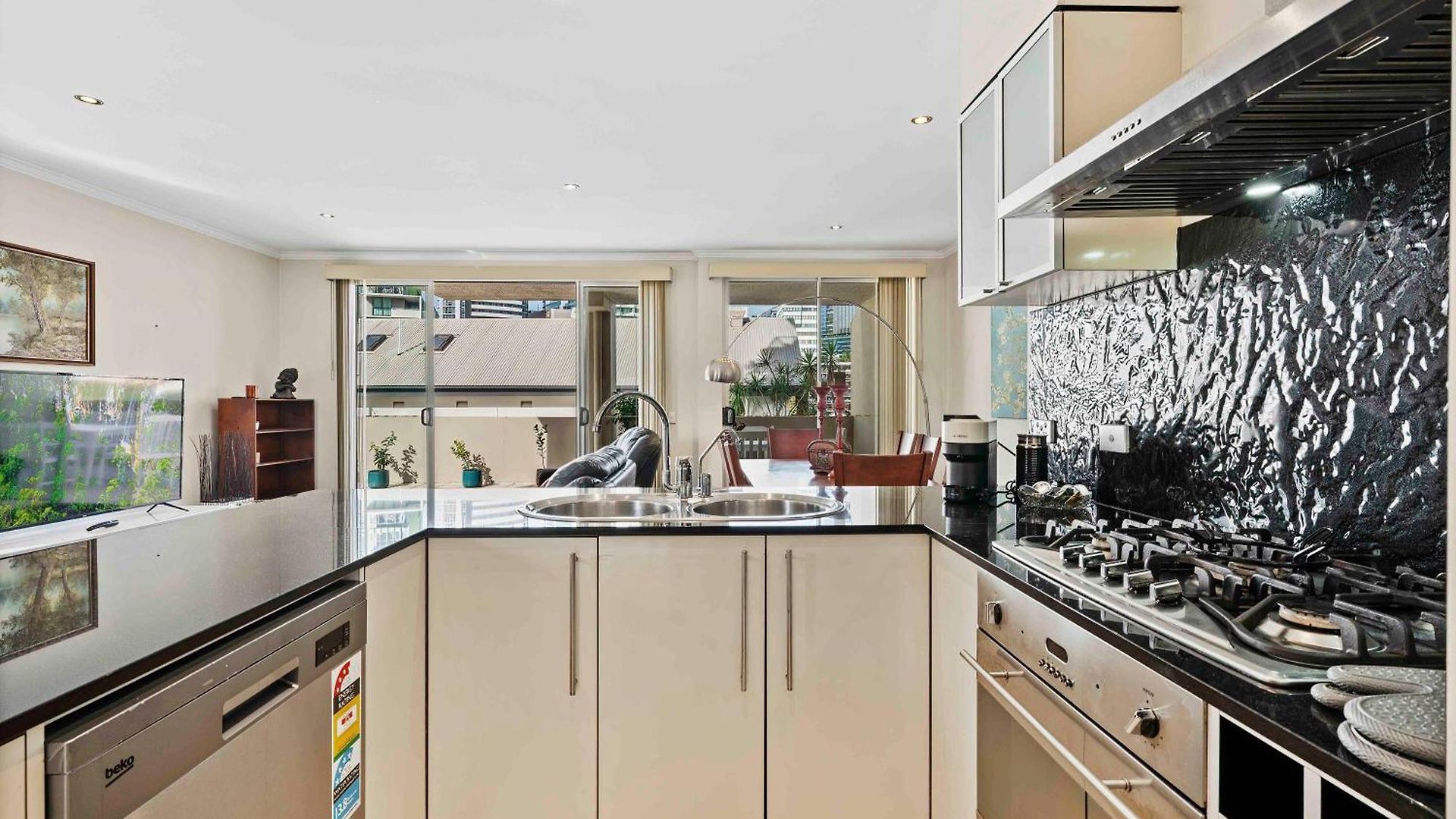Stylish Escape Free Parking For 2 Walk To Cbd
