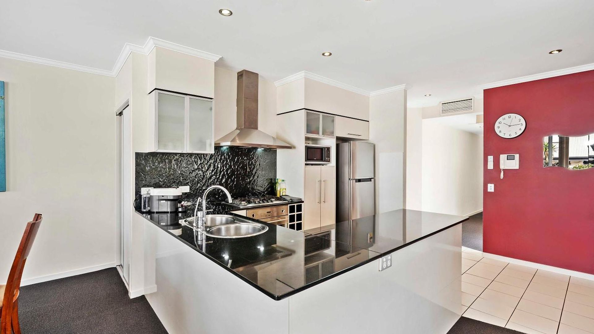 Stylish Escape Free Parking For 2 Walk To Cbd Apartment