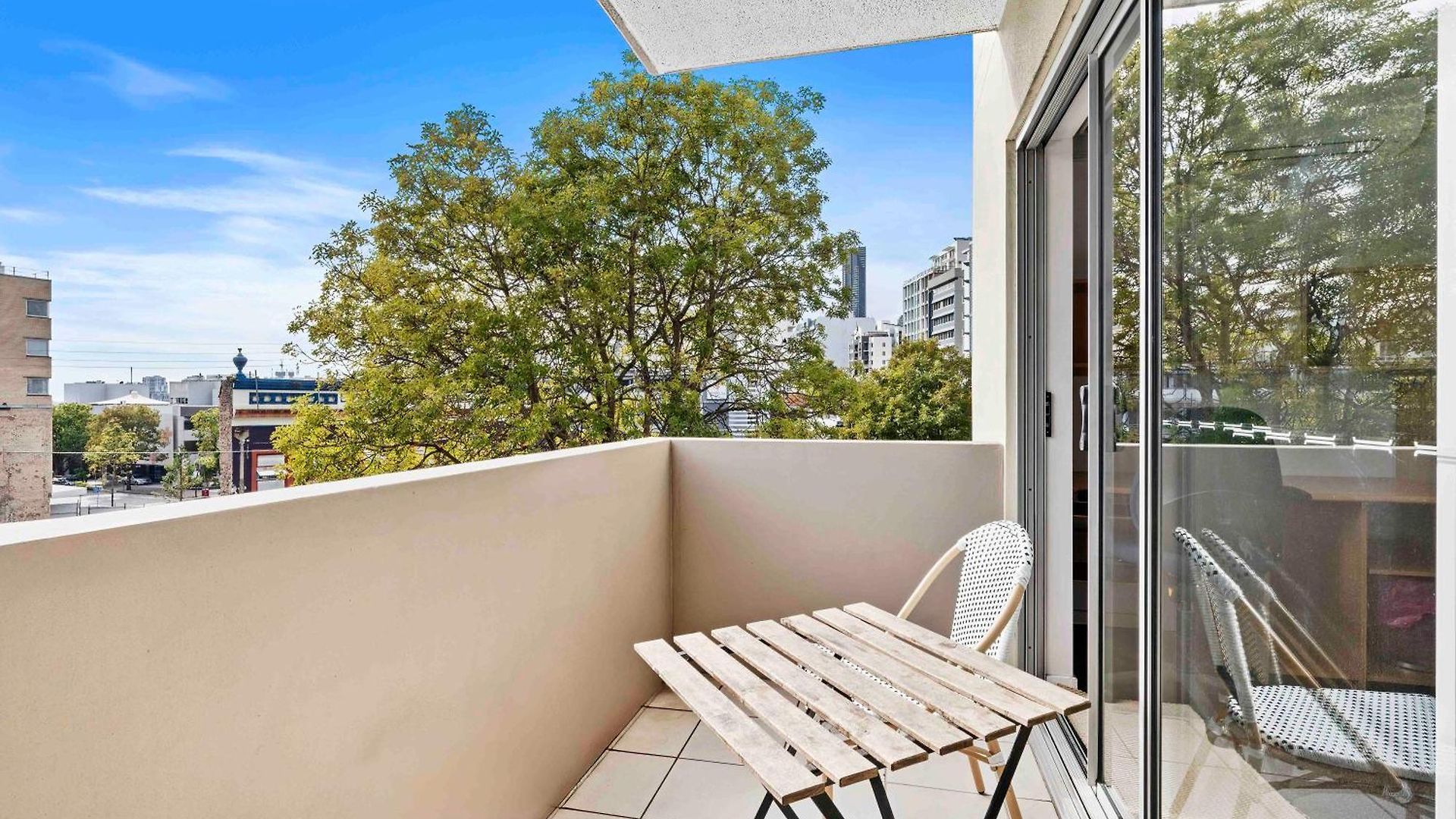 Stylish Escape Free Parking For 2 Walk To Cbd Apartment *