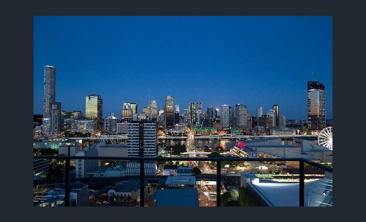 Apartment Stunning & River Views Rooftop Pool Gym