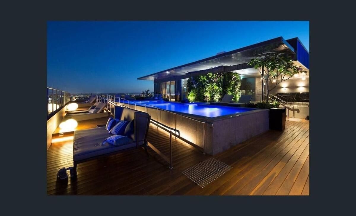 Stunning & River Views Rooftop Pool Gym Apartment