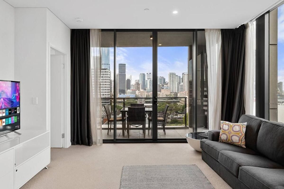 Apartment Stunning & River Views Rooftop Pool Gym Brisbane