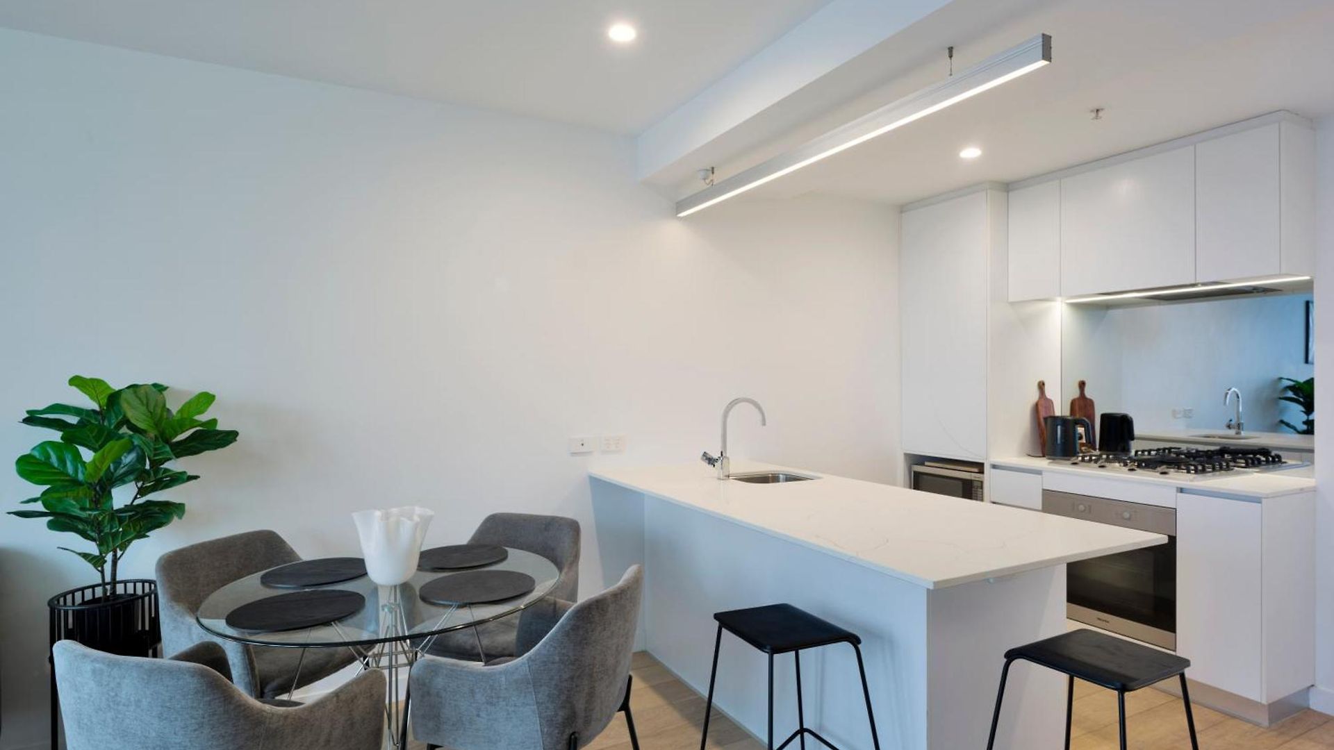 Spacious 2bed 2bath With Views * Brisbane