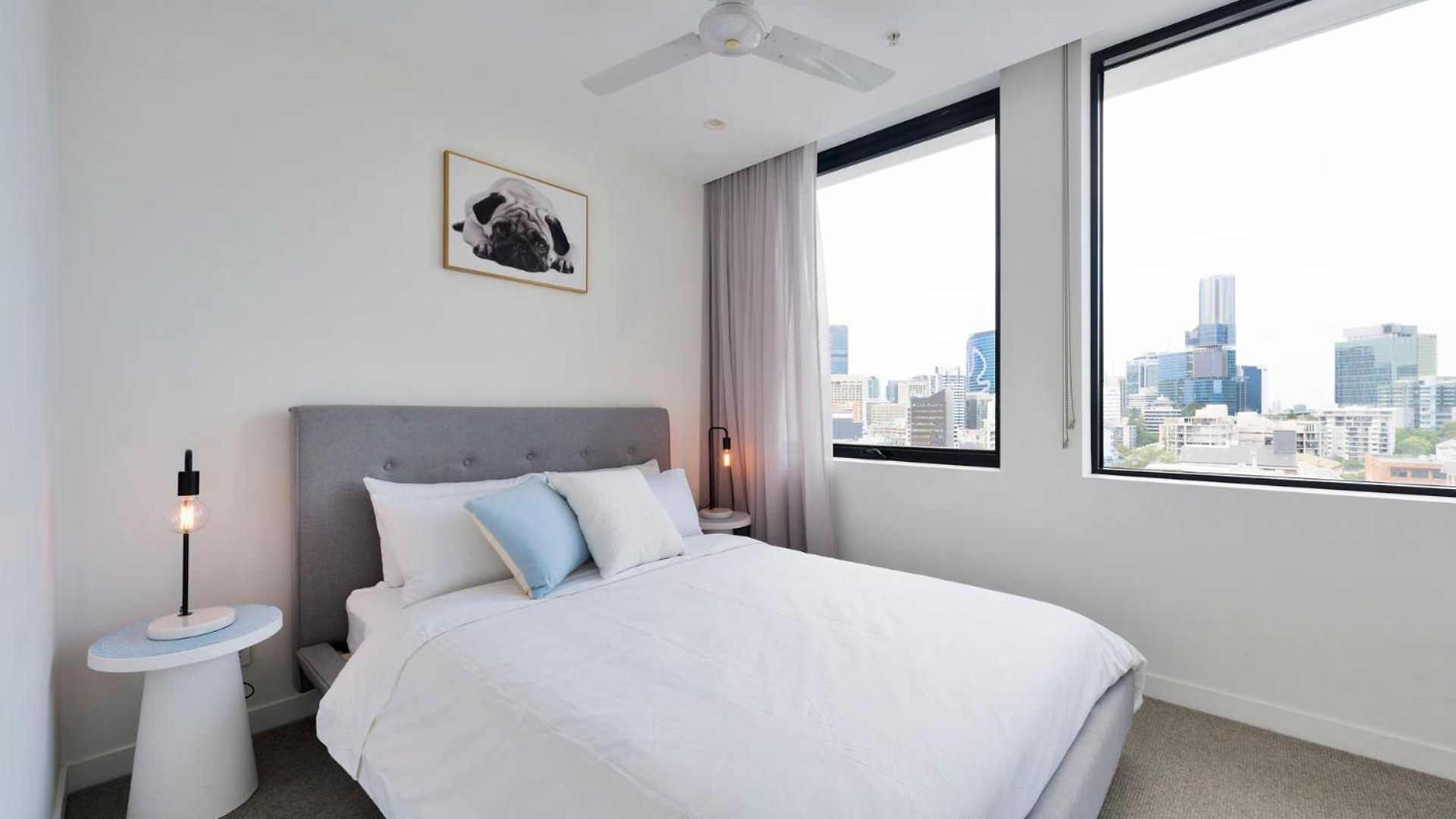Spacious 2bed 2bath With Views Apartment *