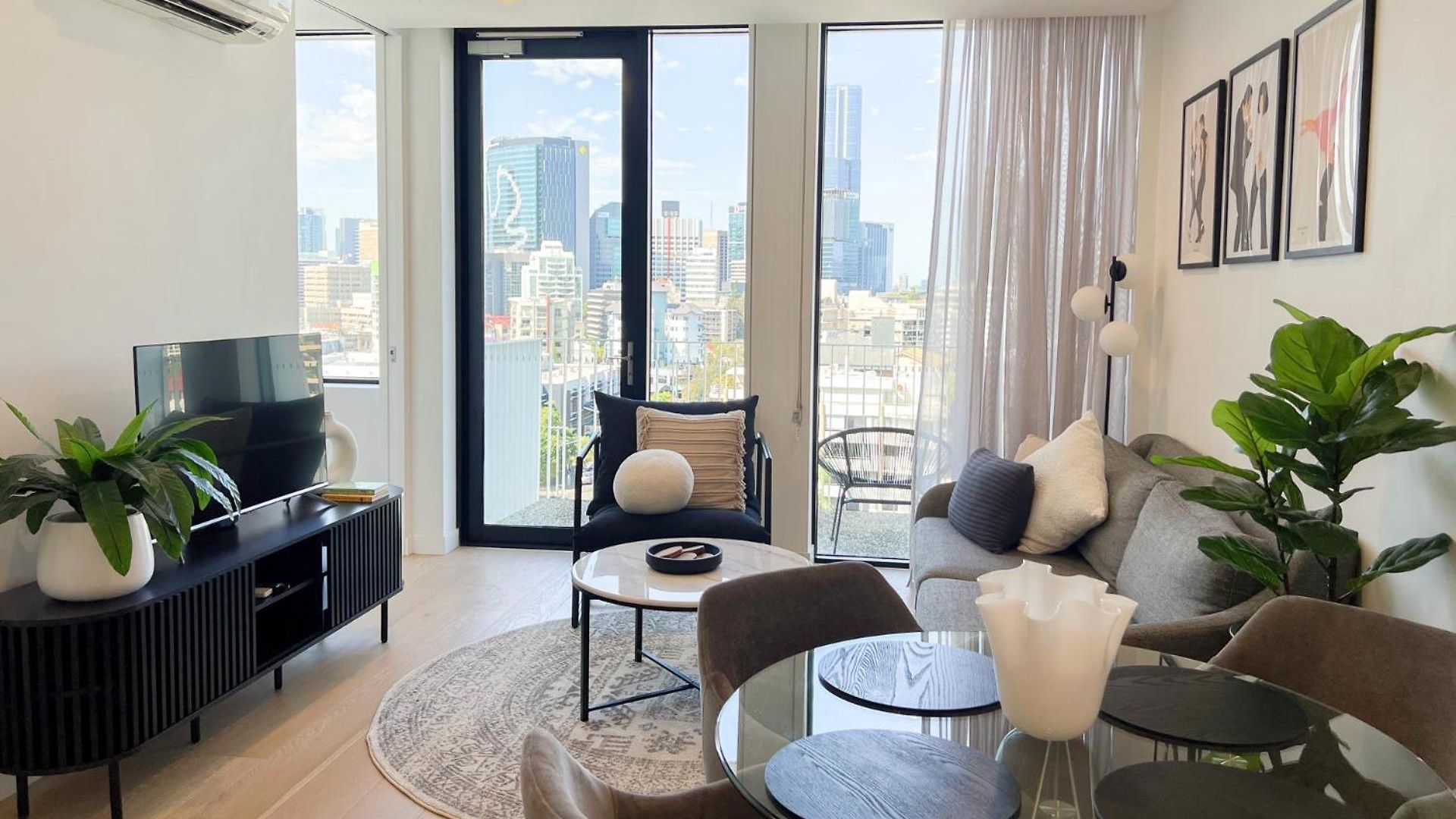 Spacious 2bed 2bath With Views * Brisbane