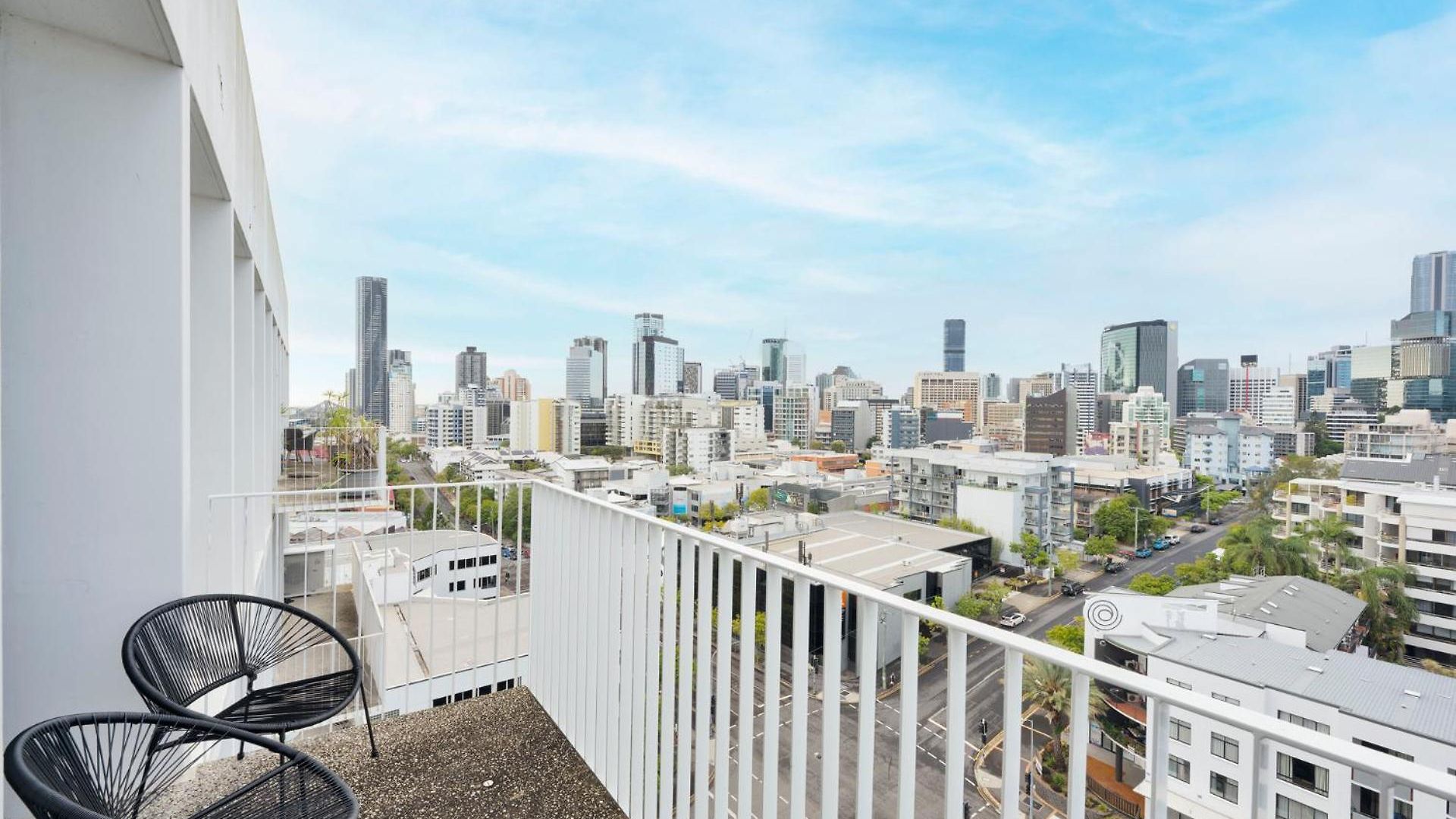 Spacious 2bed 2bath With Views