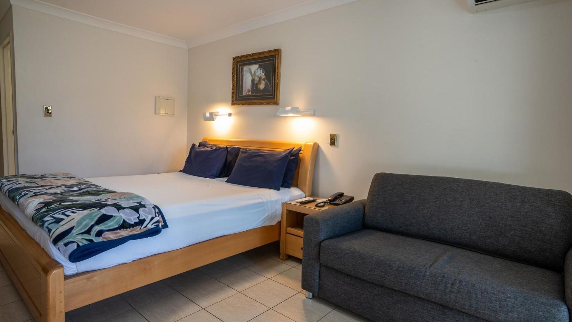 Novena Palms Motel 4*