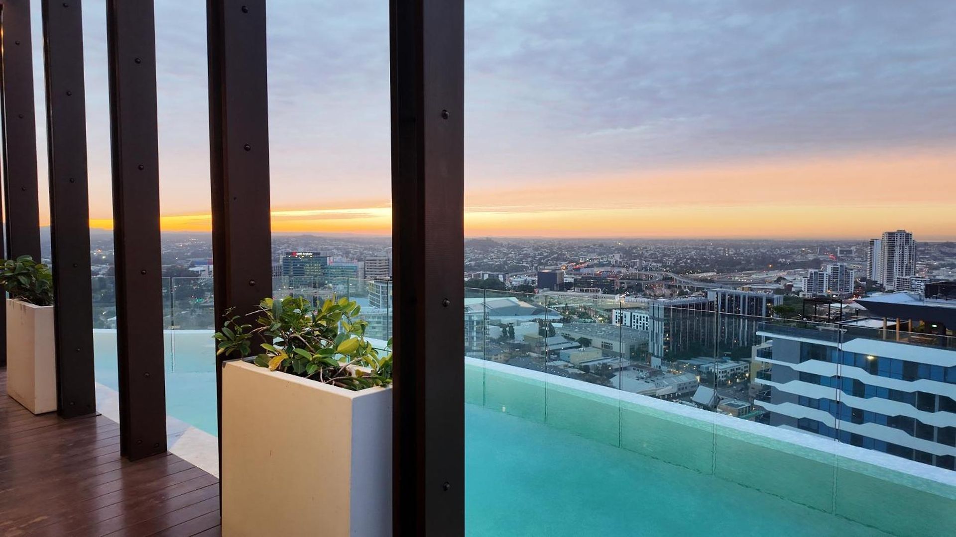 Valley Lookout - Luxe 1br Exclusive Rooftop Pool *