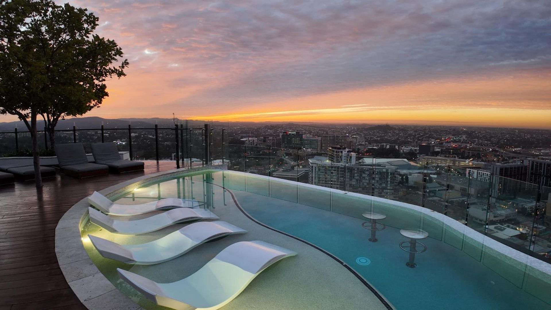 Valley Lookout - Luxe 1br Exclusive Rooftop Pool Apartment *