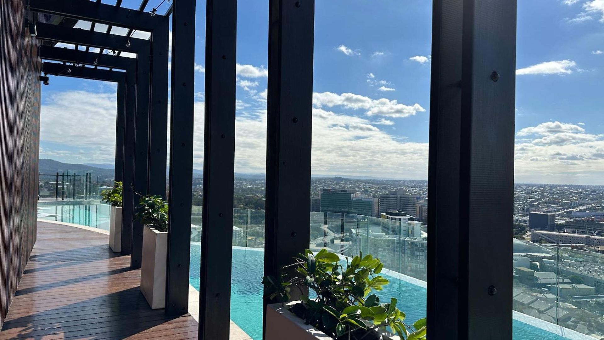 Valley Lookout - Luxe 1br Exclusive Rooftop Pool