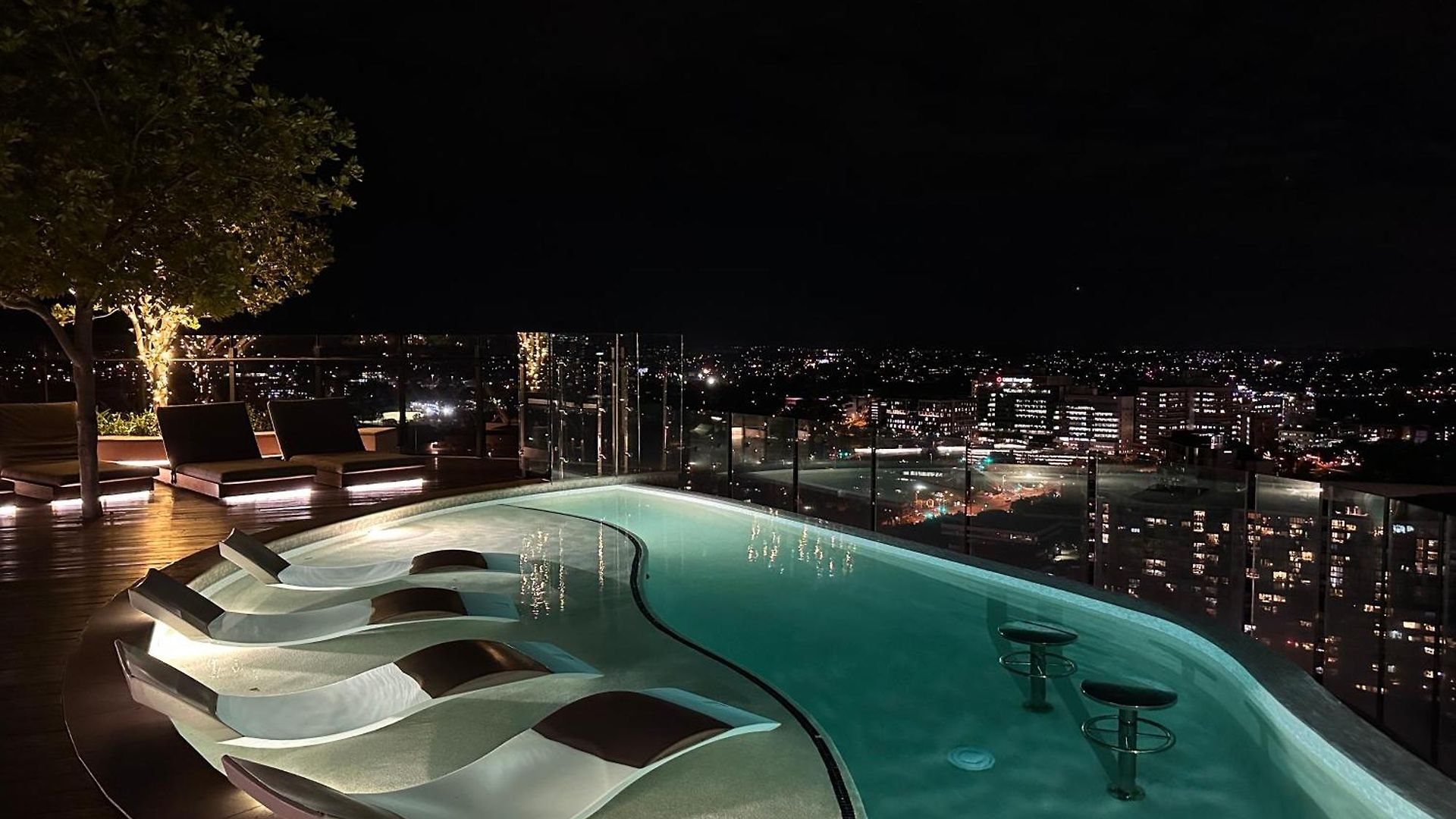 Valley Lookout - Luxe 1br Exclusive Rooftop Pool